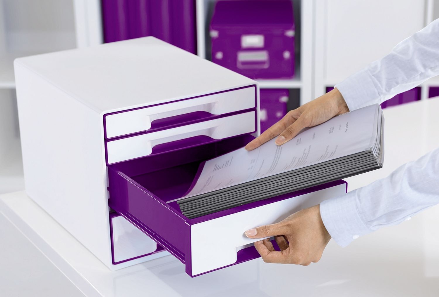 5213 Schubladenbox WOW CUBE - A4/C4, 4 geschlossene Schubladen, perlweiß/violett metallic 5213 Schubladenbox WOW CUBE - A4/C4, 4 geschlossene Schubladen, perlweiß/violett metallic