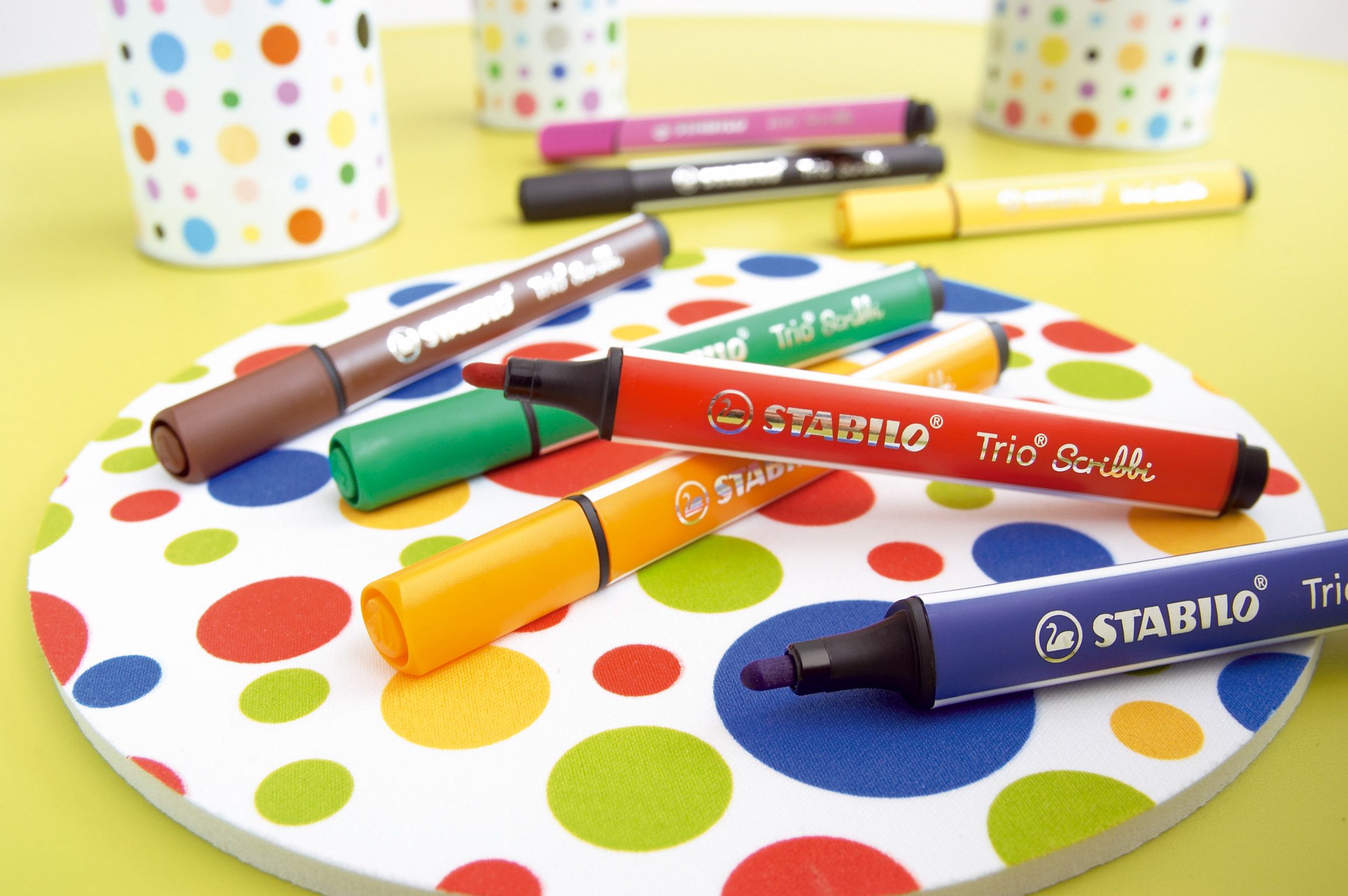 Gefederter Dreikant-Filzstift - Trio Scribbi - 12er Tischset - mit 12 verschiedenen Farben Gefederter Dreikant-Filzstift - Trio Scribbi - 12er Tischset - mit 12 verschiedenen Farben