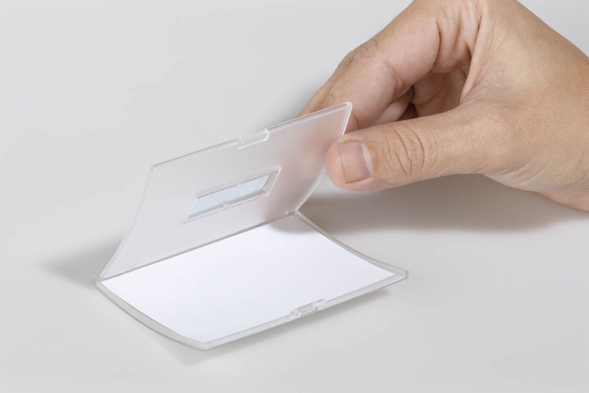 Namensschild CLICK FOLD mit Magnet - 40 x 75 mm, transparent Namensschild CLICK FOLD mit Magnet - 40 x 75 mm, transparent