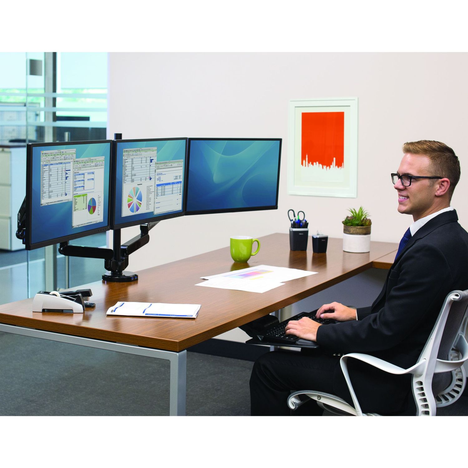 Platinum Series Dreifach-Monitorarm Platinum Series Dreifach-Monitorarm