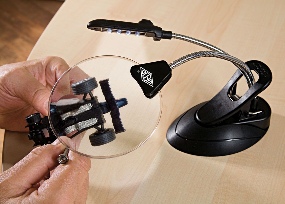 Tischlupe Ø 10,2 cm mit LED-Licht - 2-/4-fach, schwarz Tischlupe Ø 10,2 cm mit LED-Licht - 2-/4-fach, schwarz