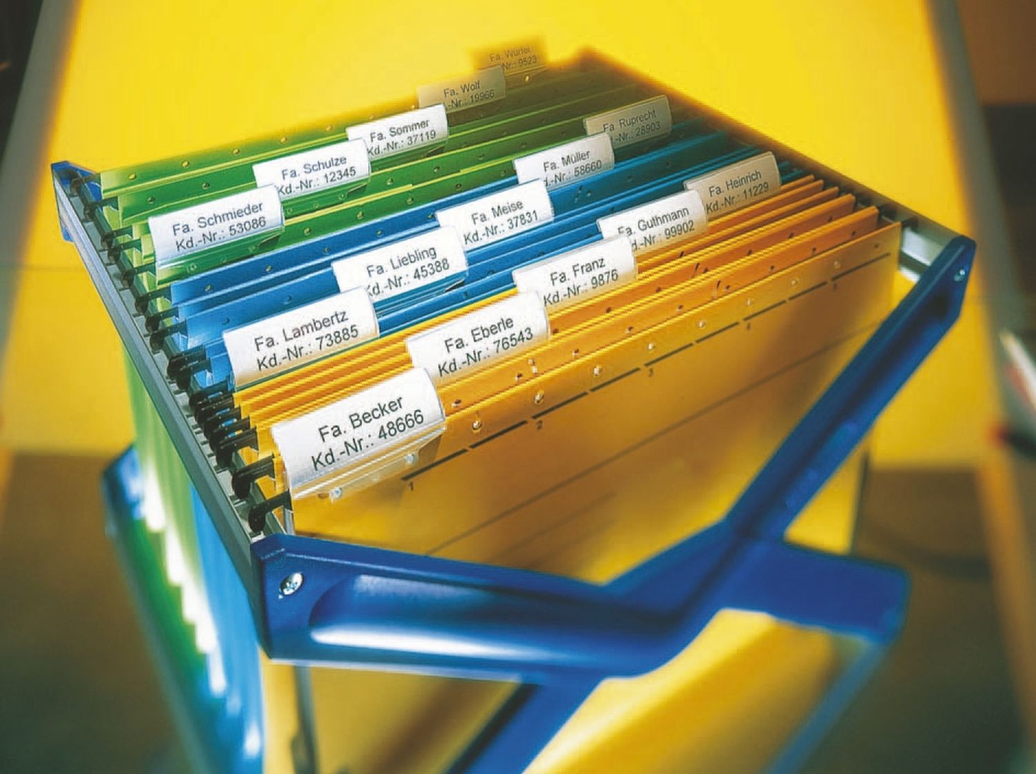 Beschriftungsschilder Leitz 1900-00-01, PC-beschriftbar, Karton, 975 Stück, weiß Beschriftungsschilder Leitz 1900-00-01, PC-beschriftbar, Karton, 975 Stück, weiß