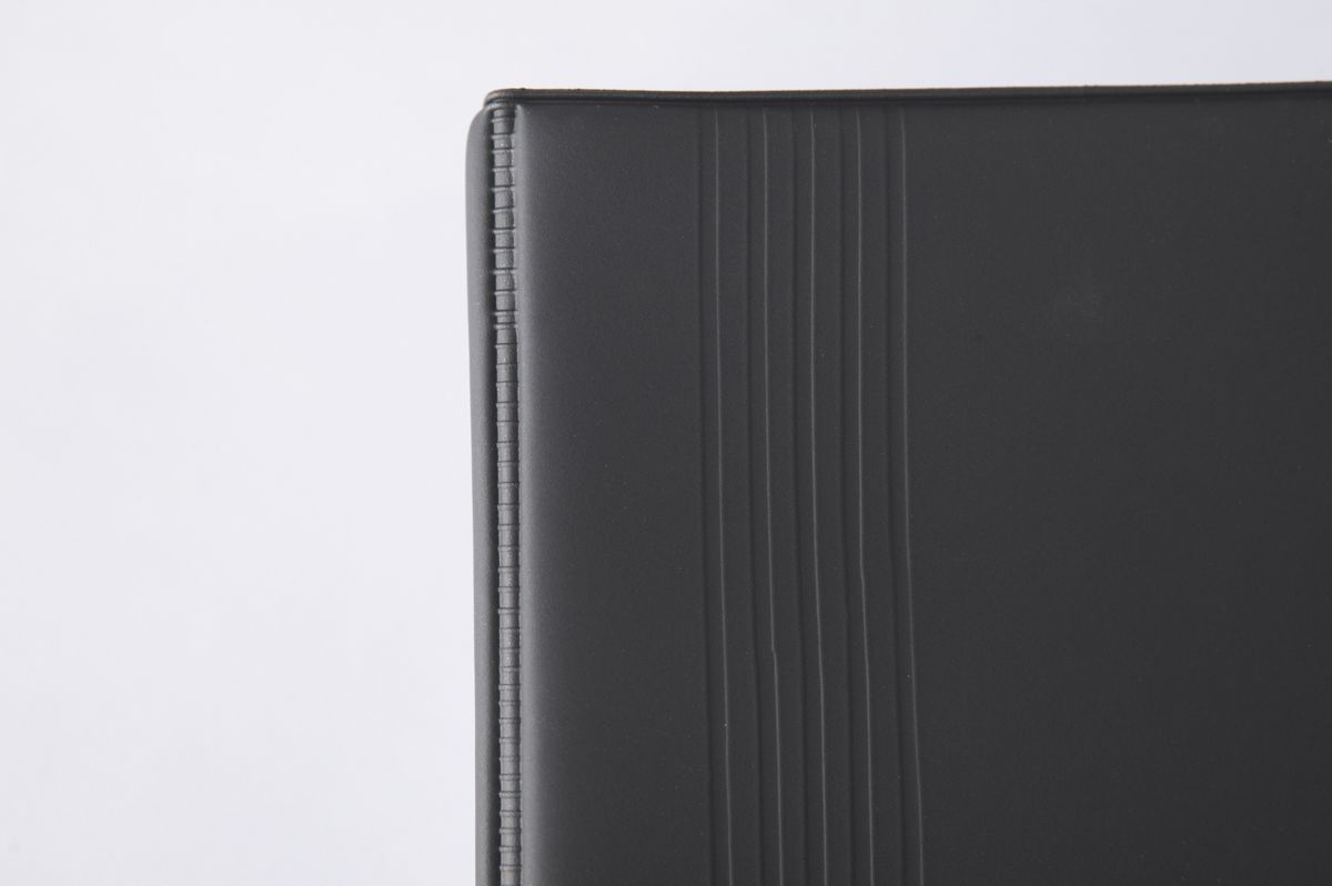 Visitenkarten-Ringbuch - einreihig, schwarz, matt, mit 25 Sichthüllen, Register A-Z, 4-Ring-Mechanik Visitenkarten-Ringbuch - einreihig, schwarz, matt, mit 25 Sichthüllen, Register A-Z, 4-Ring-Mechanik
