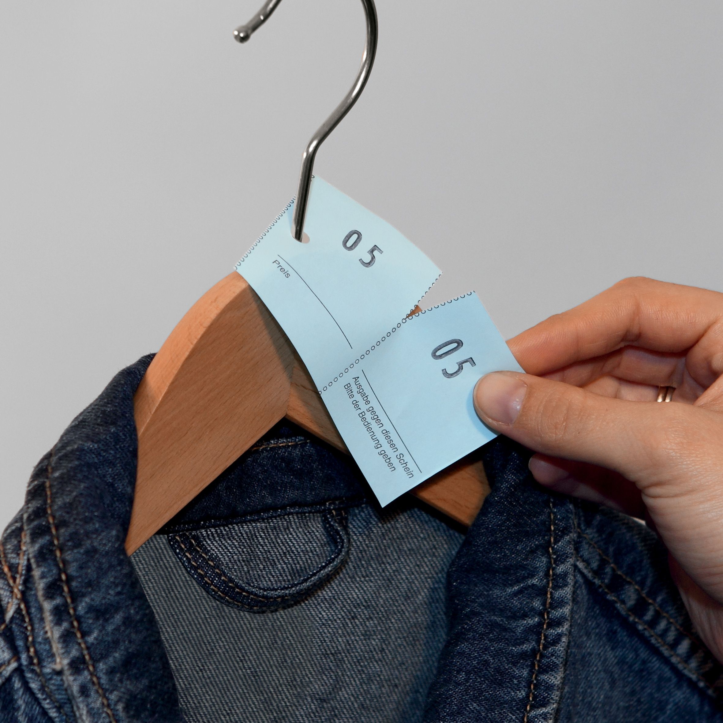 Garderobe-Nummernblock - nummeriert 1-500, 105 x 50 mm, 5 x 100 Stück, 2-fbg. sortiert Garderobe-Nummernblock - nummeriert 1-500, 105 x 50 mm, 5 x 100 Stück, 2-fbg. sortiert