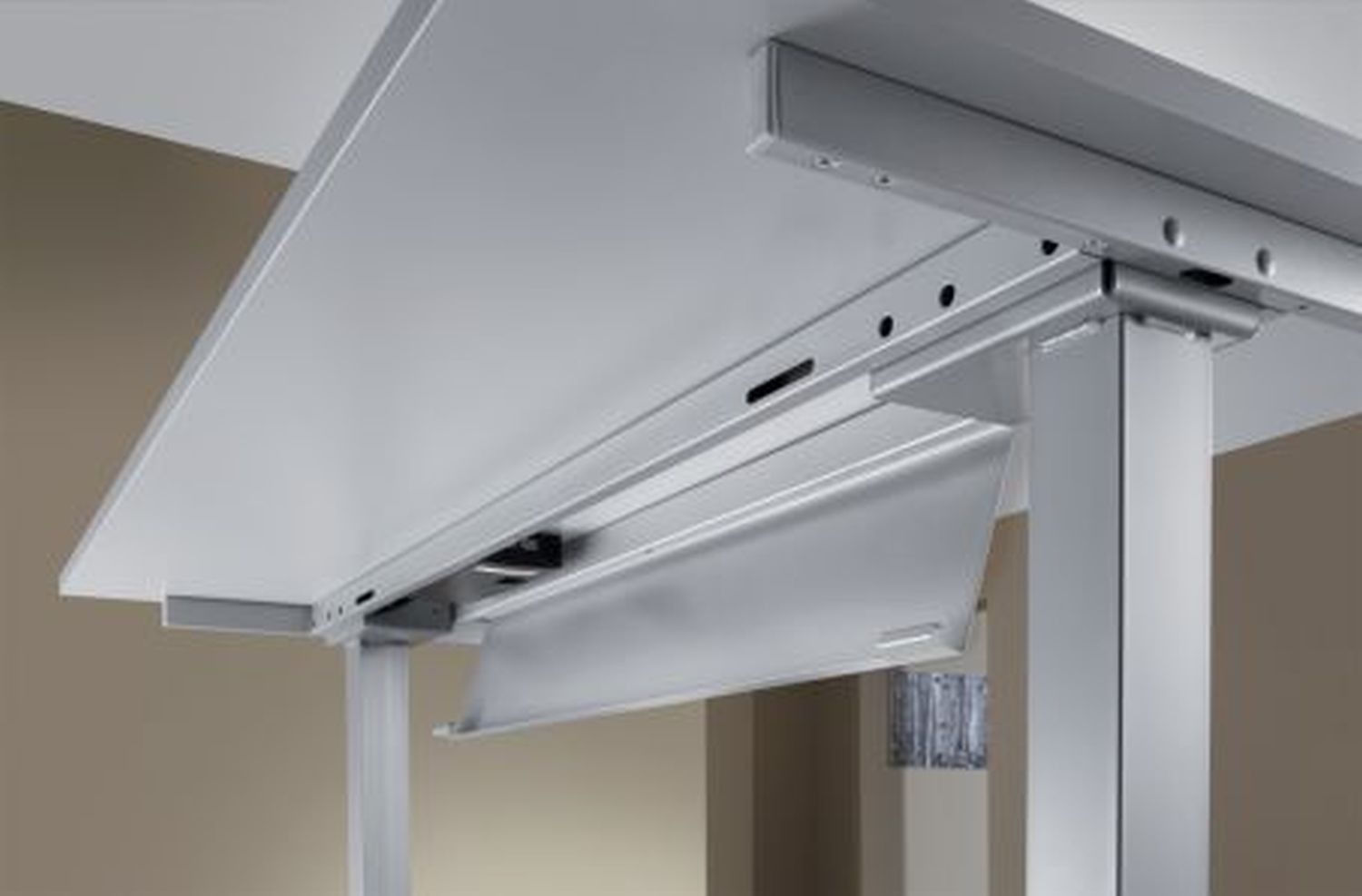 Sitz-Steh-Schreibtisch mit T-Fuß - 160 x 72-119 x 80 cm, elektr. höhenverstellbar, Weiß, mit Montageservice Sitz-Steh-Schreibtisch mit T-Fuß - 160 x 72-119 x 80 cm, elektr. höhenverstellbar, Weiß, mit Montageservice