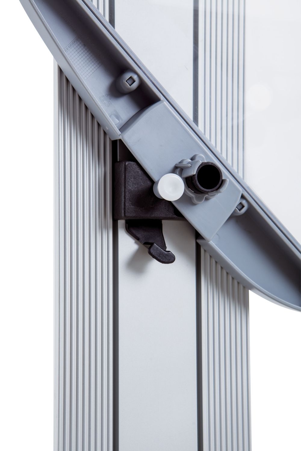 Alu-Prospektständer mit 4 Metall-Ablagen für 4 Dokumente Alu-Prospektständer mit 4 Metall-Ablagen für 4 Dokumente