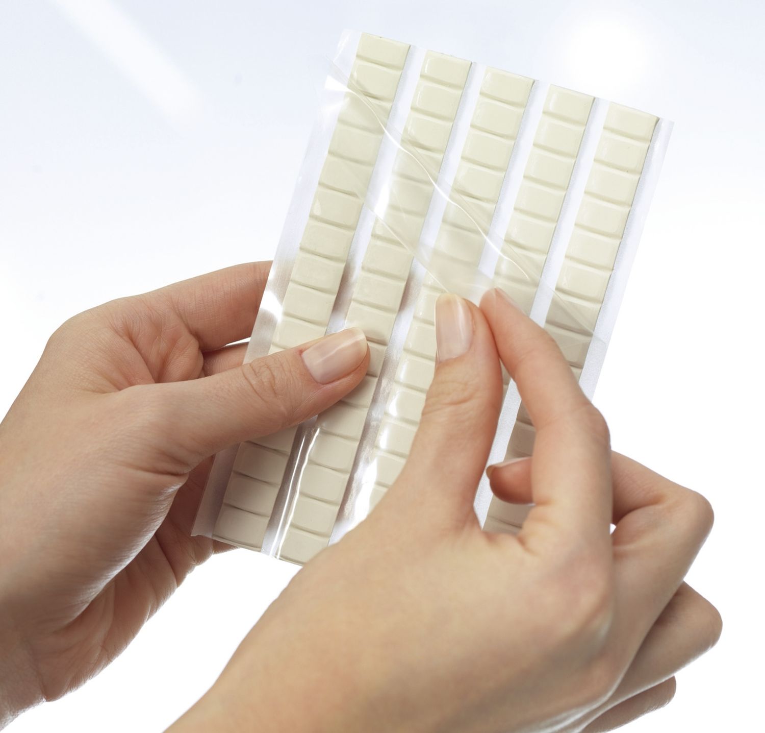 Tack® Klebeknete - 80 Stück, 50g, ablösbar, weiß Tack® Klebeknete - 80 Stück, 50g, ablösbar, weiß