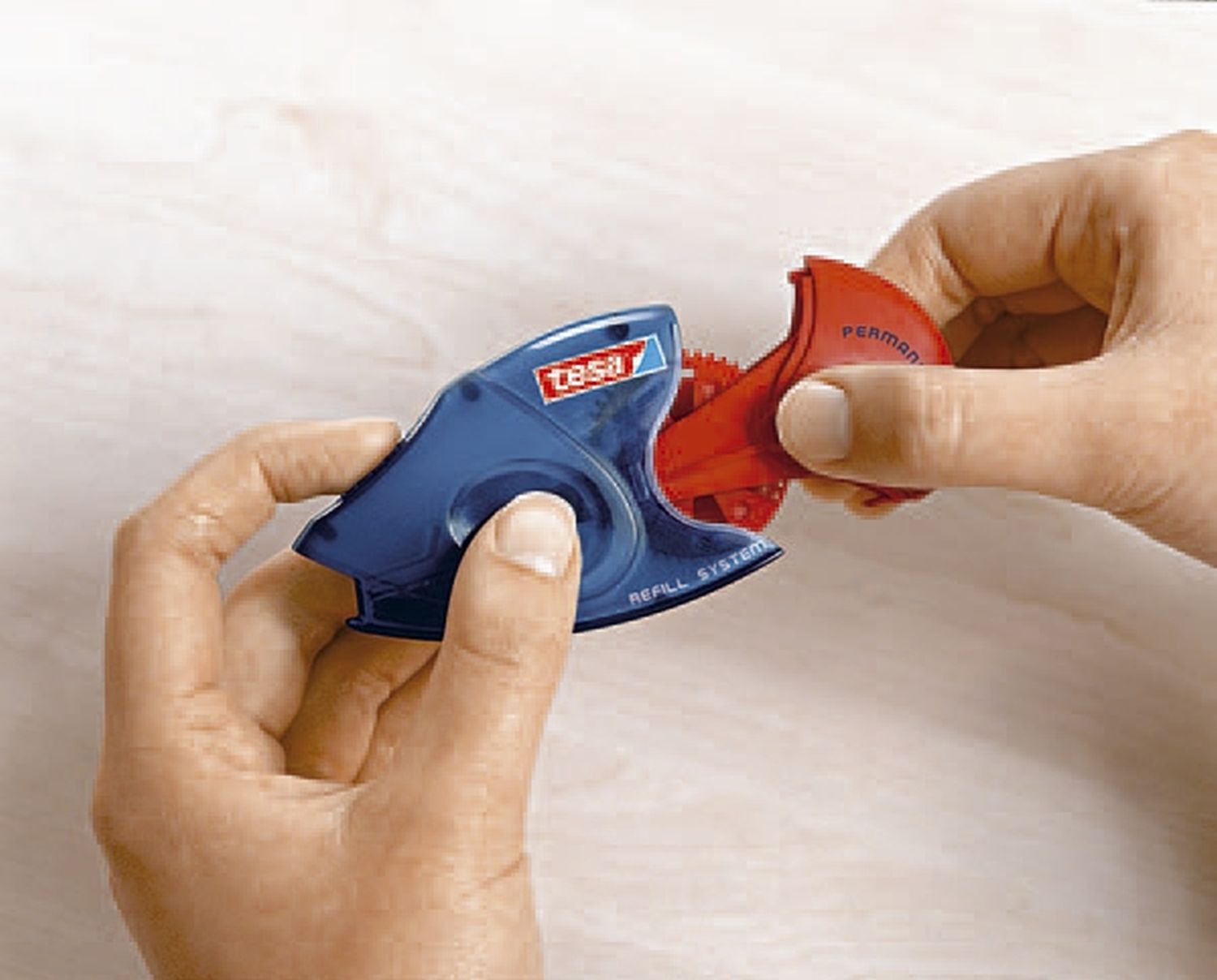 Kleberoller - permanent, 14 m x 8,4 mm, blau Kleberoller - permanent, 14 m x 8,4 mm, blau