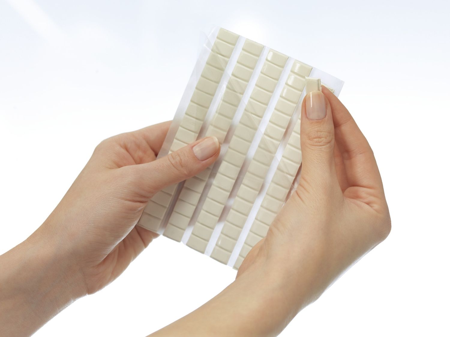 Tack® Klebeknete - 80 Stück, 50g, ablösbar, weiß Tack® Klebeknete - 80 Stück, 50g, ablösbar, weiß
