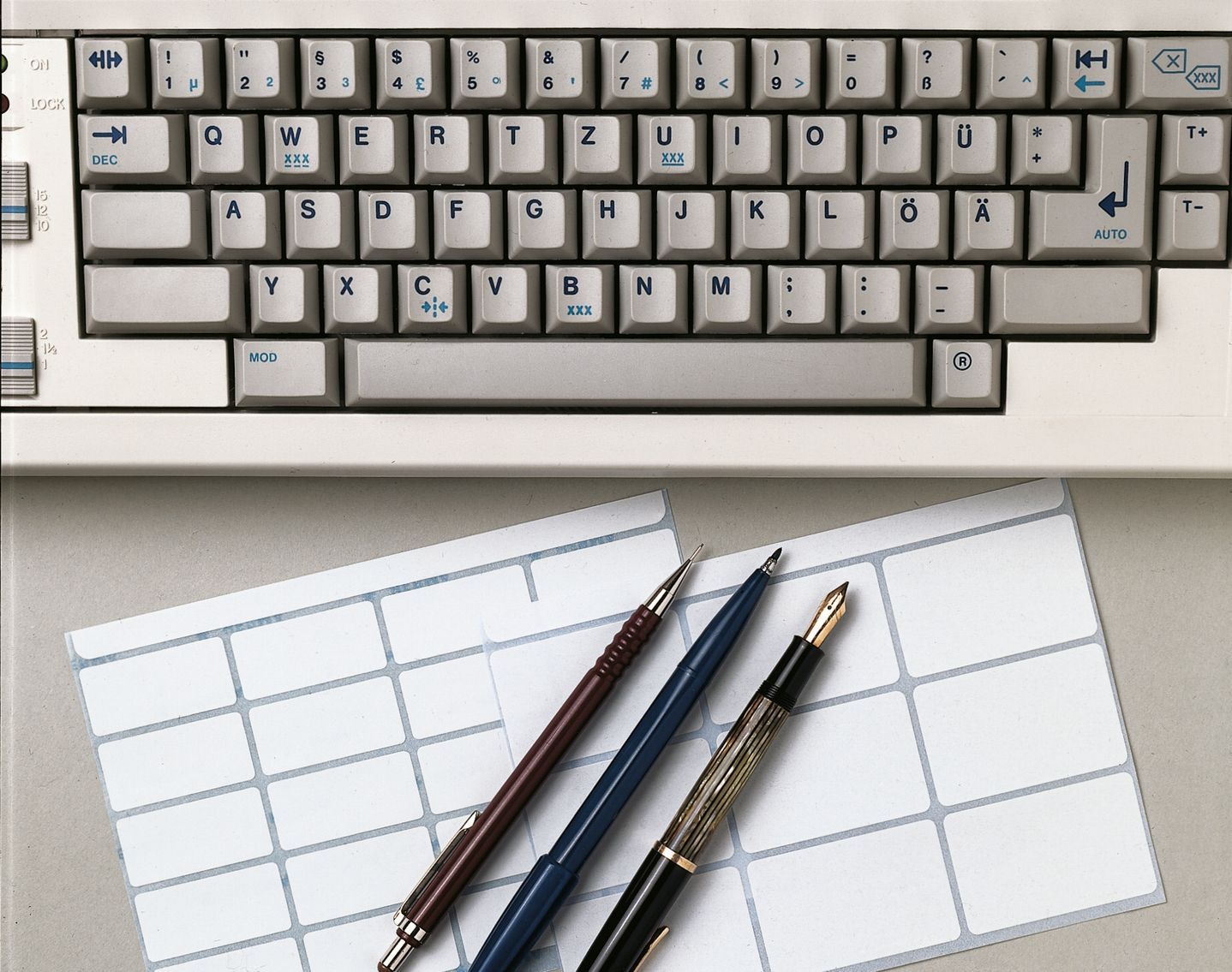 2330 Vielzwecketiketten - weiß, 10x16 mm, matt, 2592 Stück